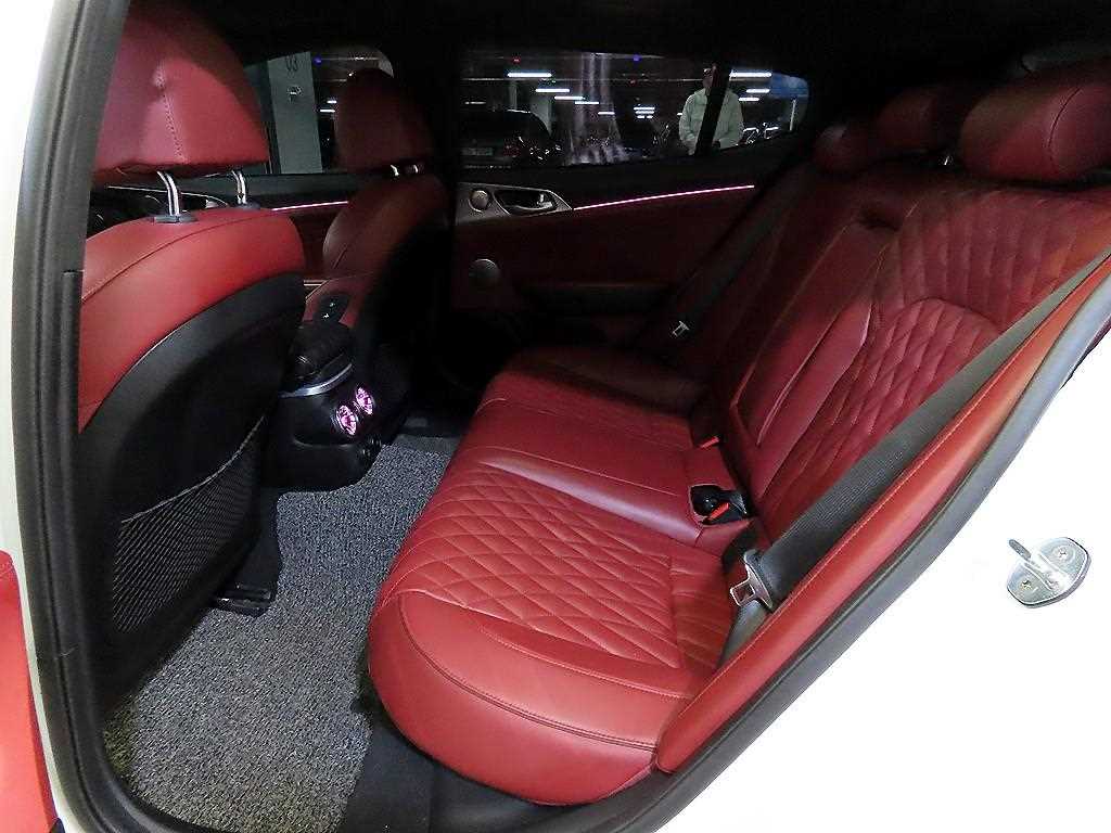 KIA Stinger - Vista 7