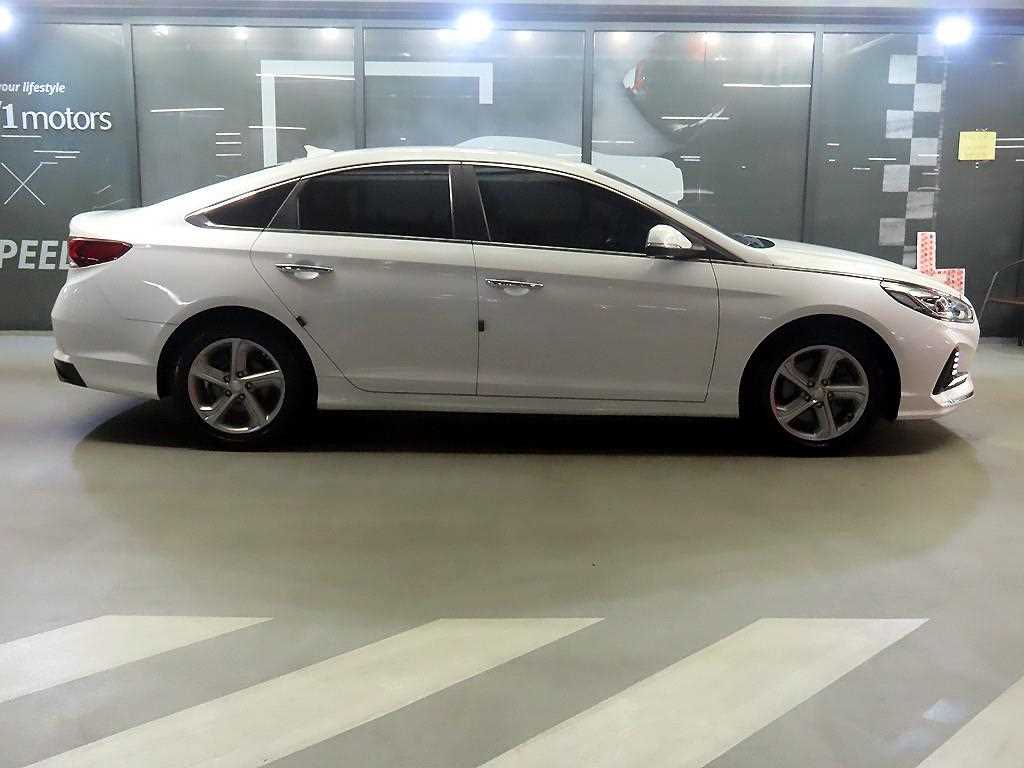 HYUNDAI Sonata - Vista 3