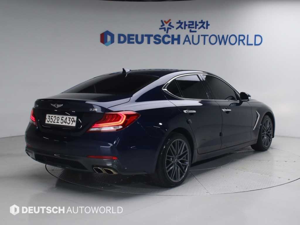 Genesis G70 - Vista 3