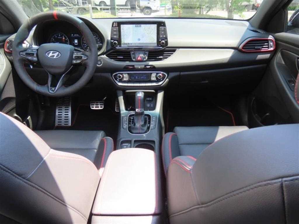 HYUNDAI i30 - Vista 7