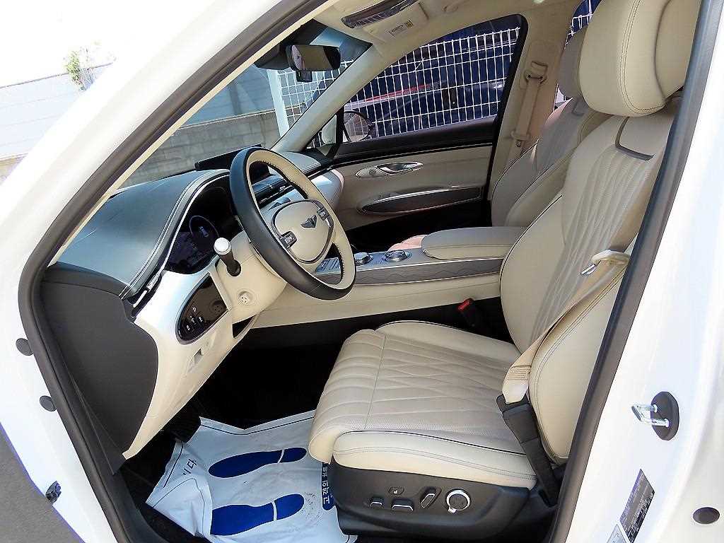 Genesis GV70 - Vista 5