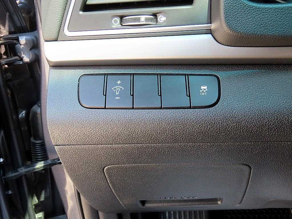 HYUNDAI Avante - Vista 12