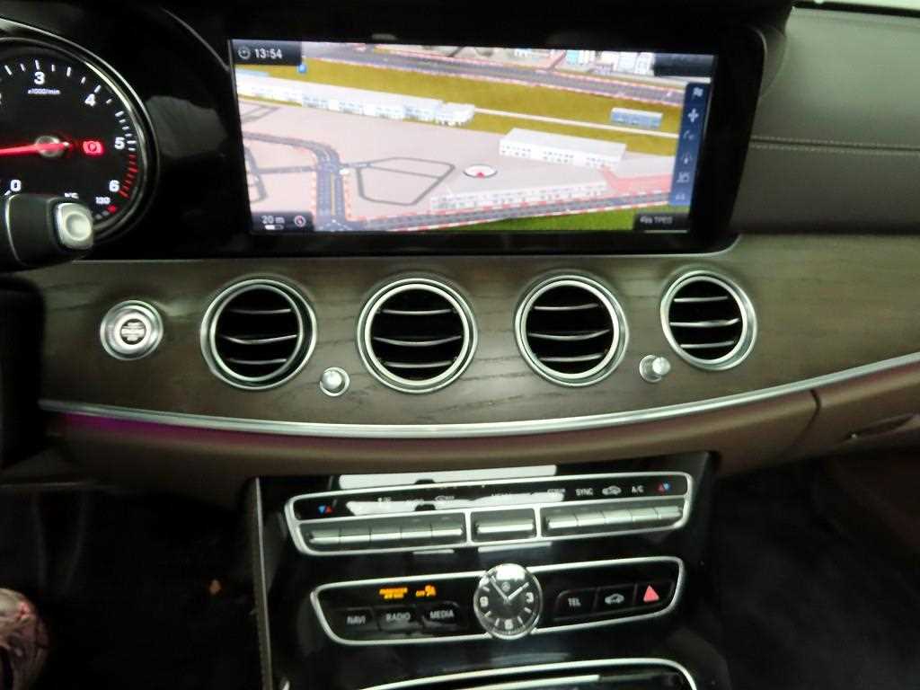 Mercedes Benz E class - Vista 10