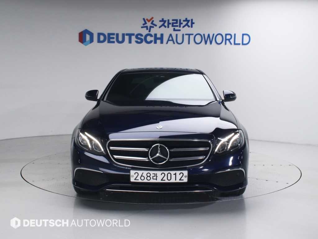 Mercedes Benz E class - Vista 3