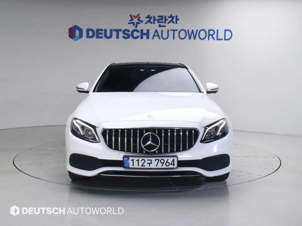 Mercedes Benz E class - Vista 3