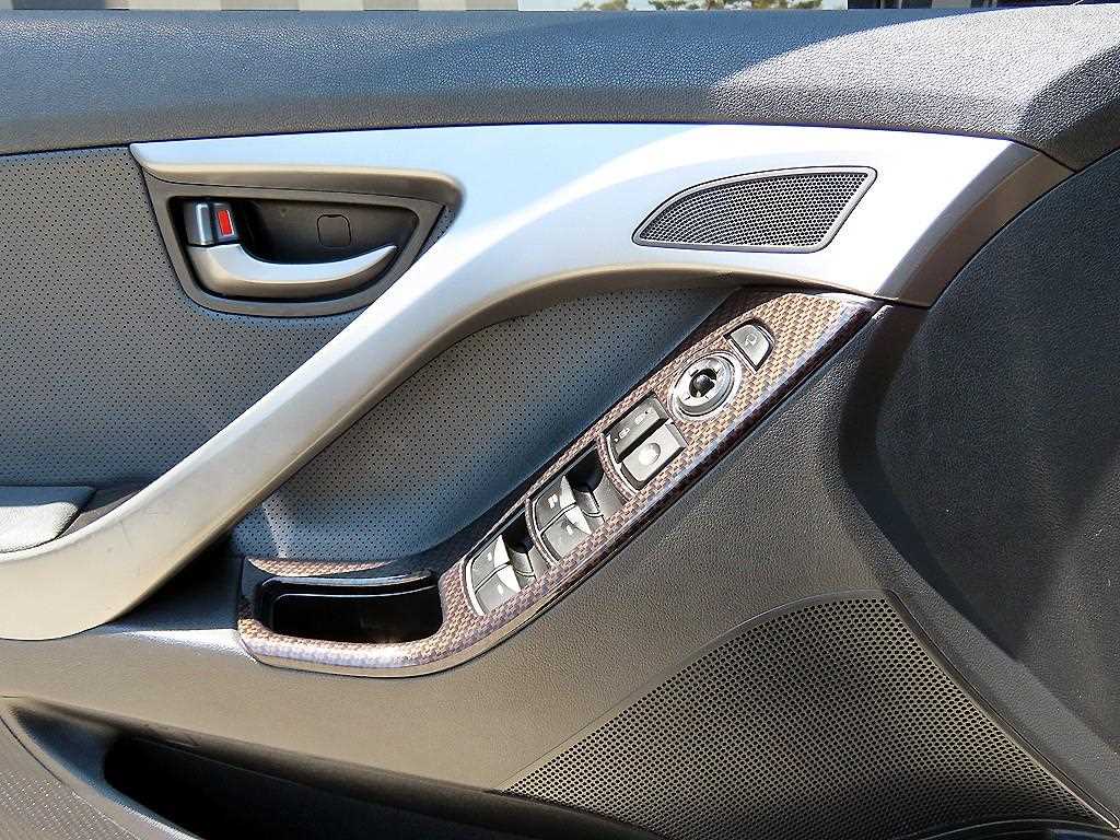 HYUNDAI Avante - Vista 11