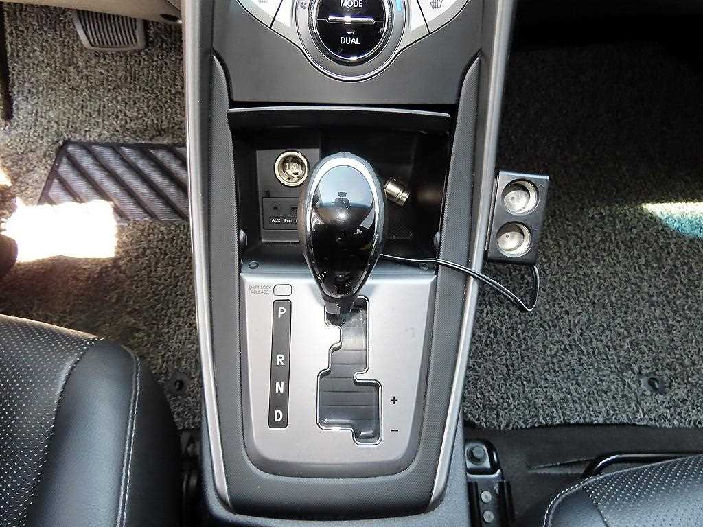 HYUNDAI Avante - Vista 10