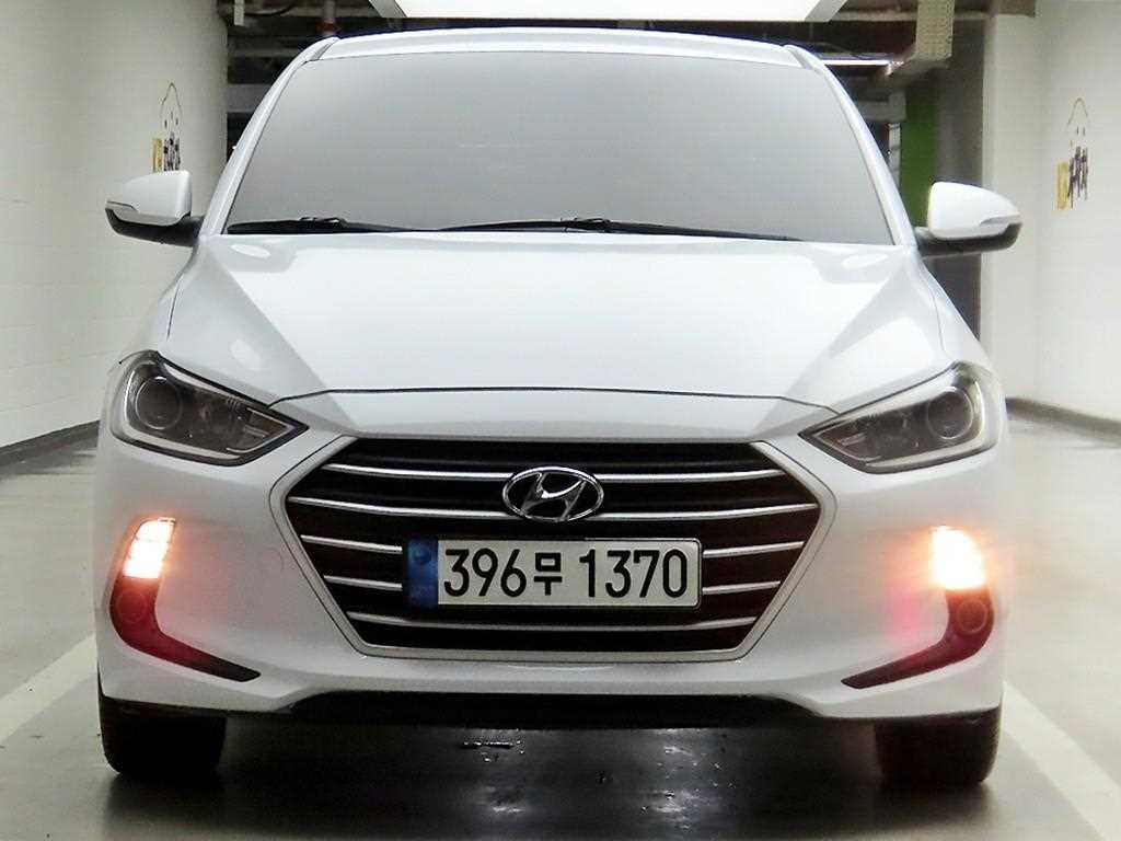 HYUNDAI Avante - Vista 2