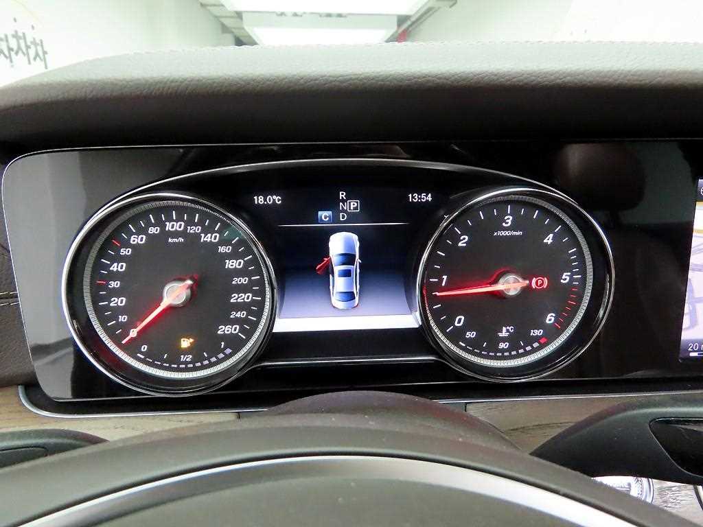 Mercedes Benz E class - Vista 6