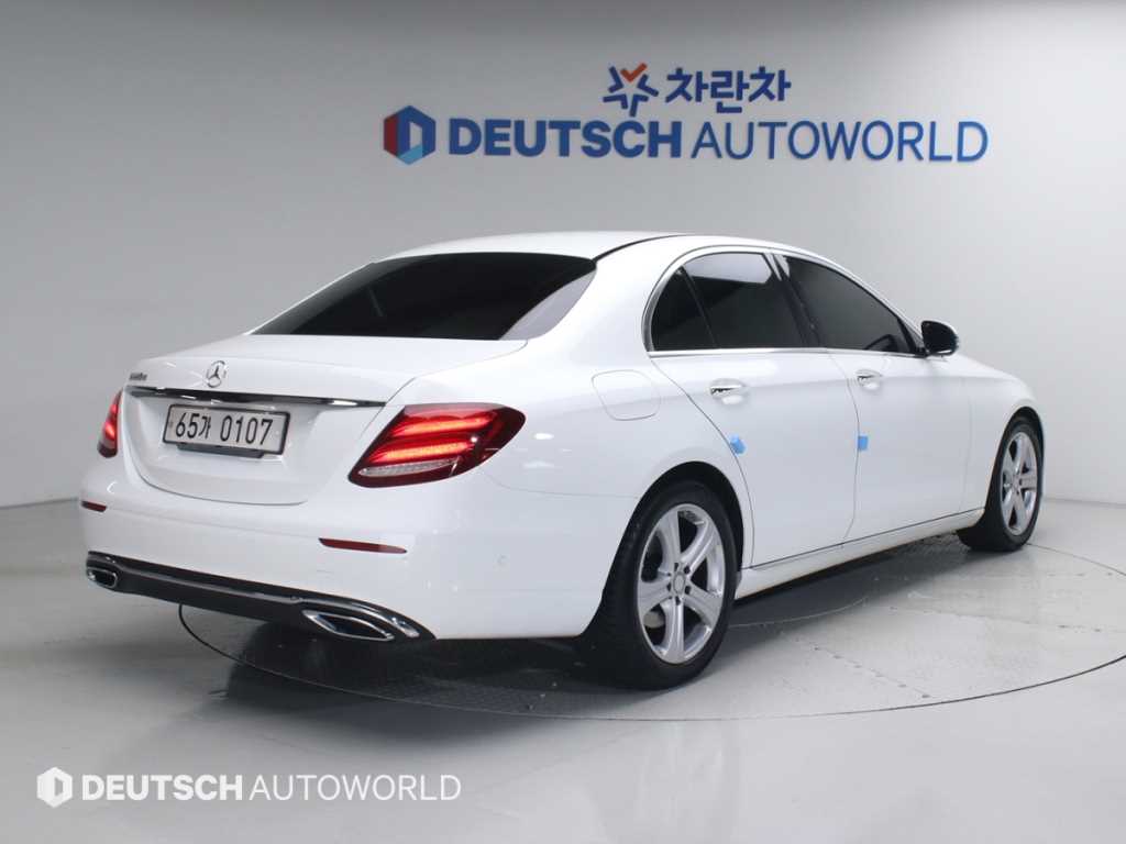 Mercedes Benz E class - Vista 2