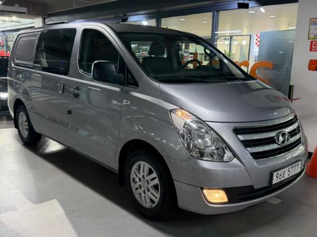 HYUNDAI Starex 2018 Gris - Importación desde Corea - HF Imports Iquique - Foto 1