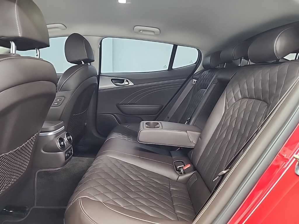KIA Stinger - Vista 12
