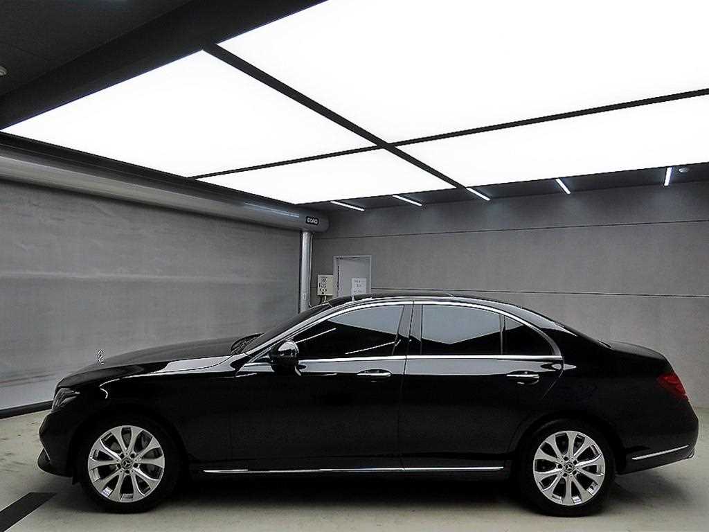 Mercedes Benz E class - Vista 4