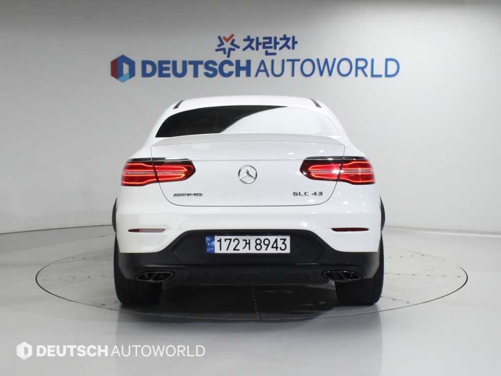 Mercedes Benz GLC Class - Vista 5
