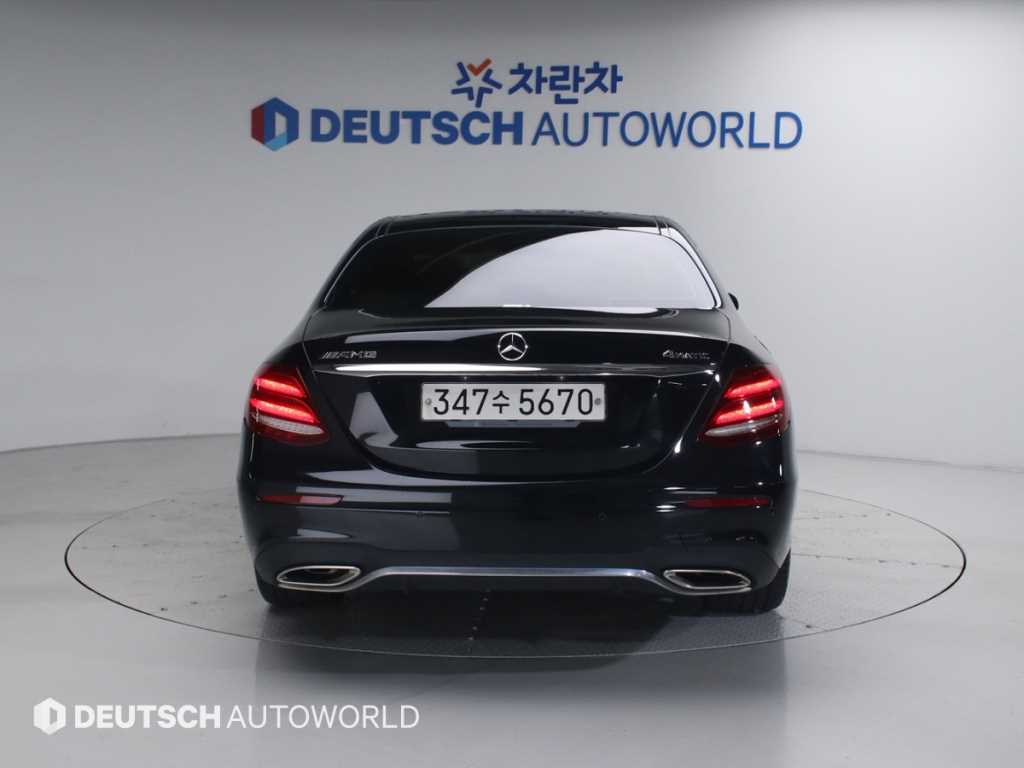 Mercedes Benz E class - Vista 4