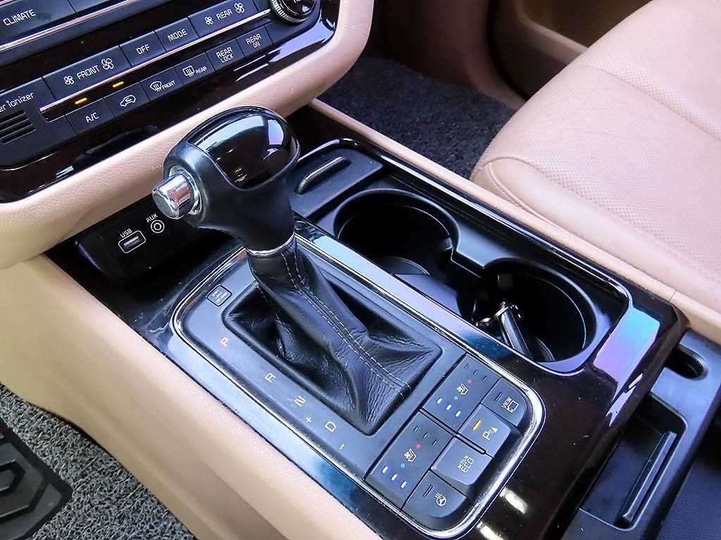 KIA Carnival - Vista 10