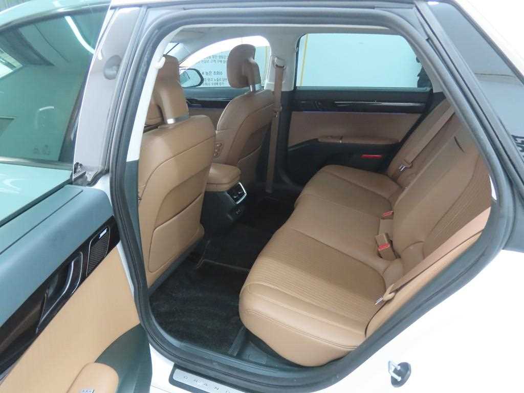 HYUNDAI Grandeur - Vista 6