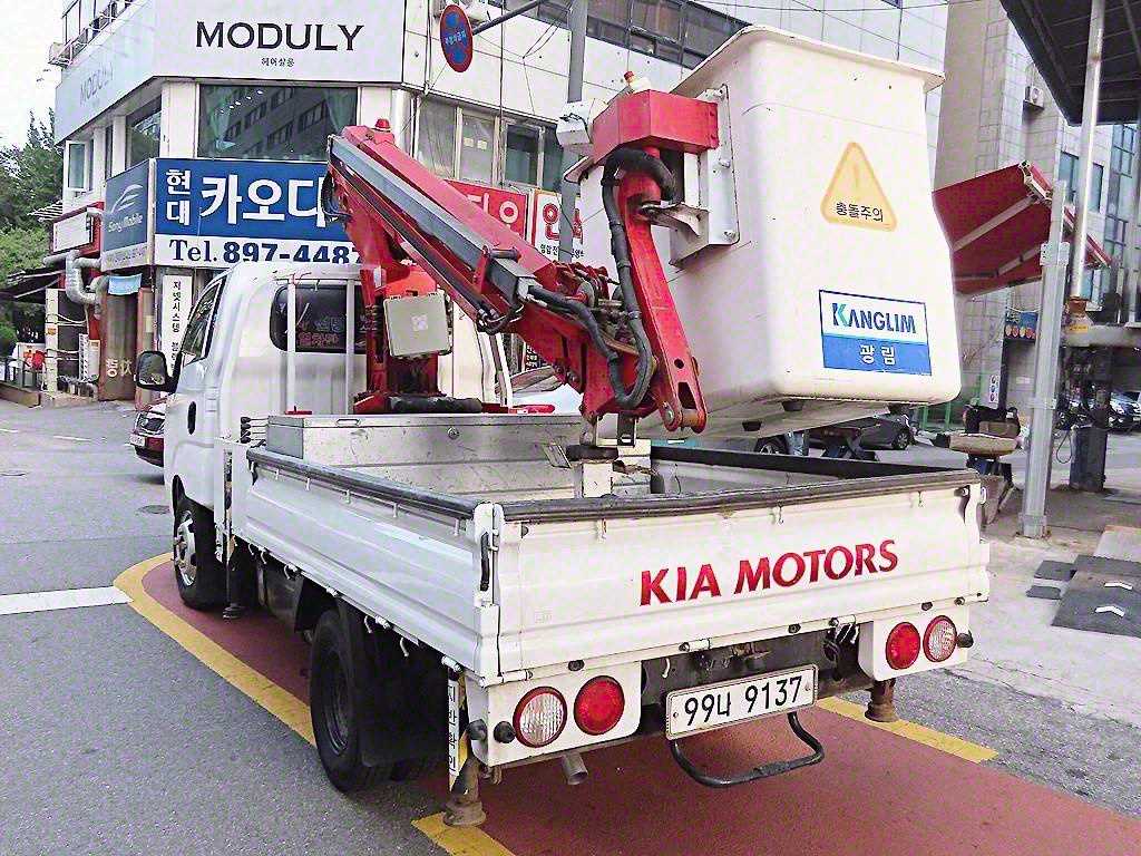Small Truck Complaint (complaint vehicle) - Vista 5