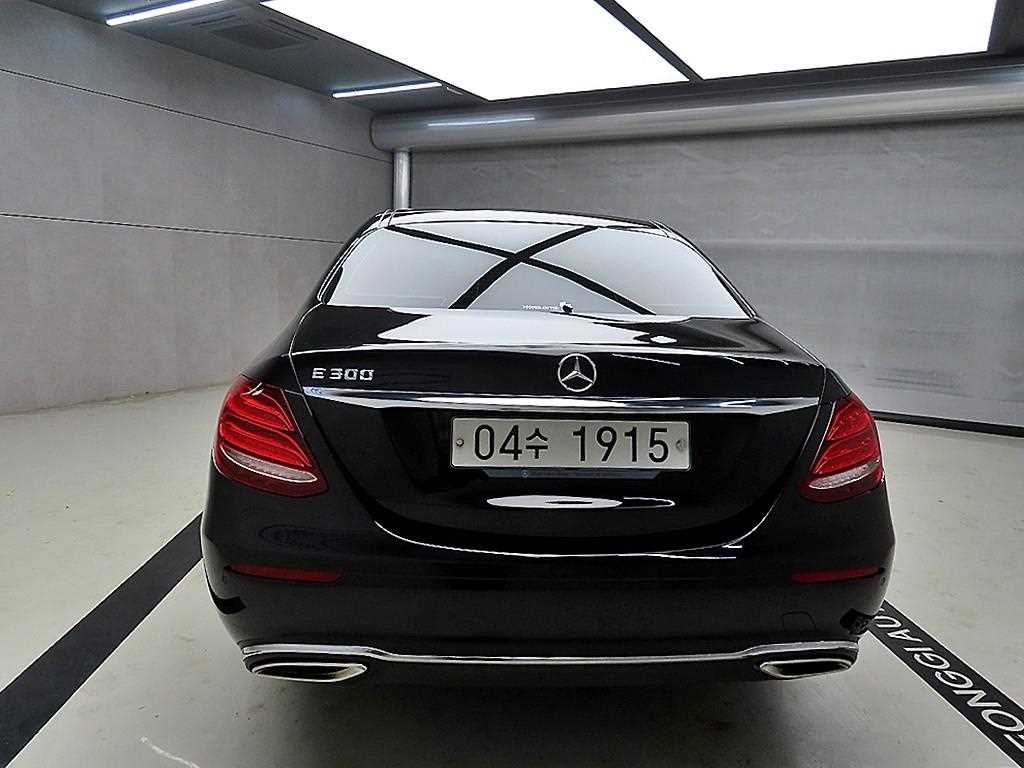 Mercedes Benz E class - Vista 3