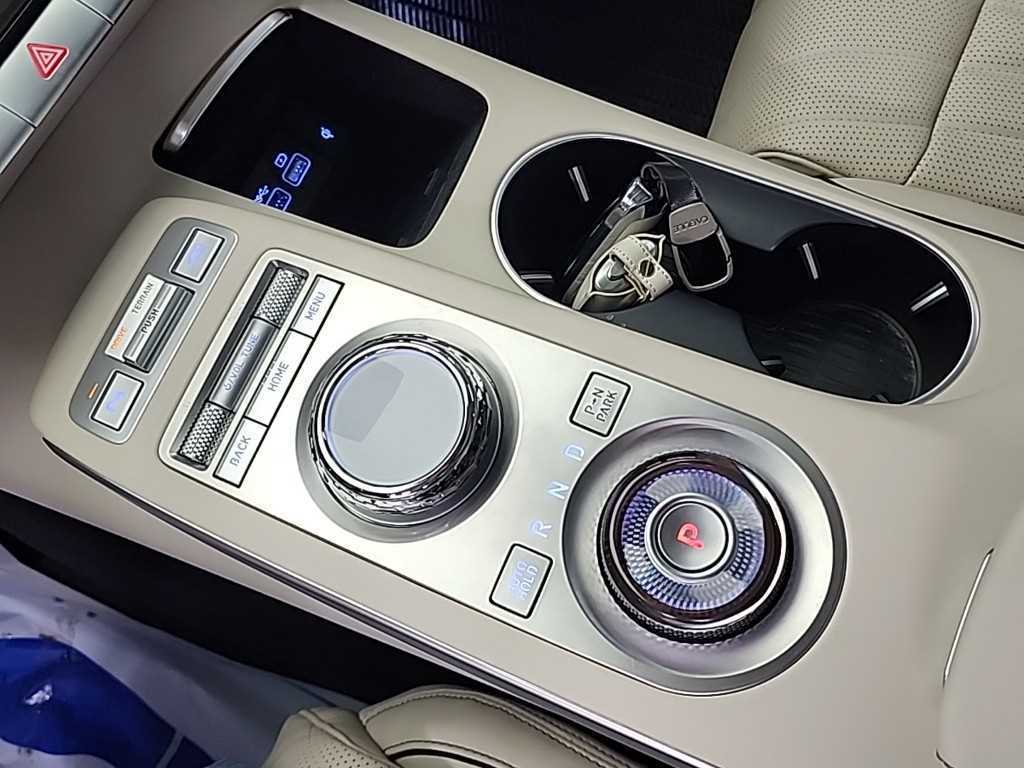 Genesis GV70 - Vista 8