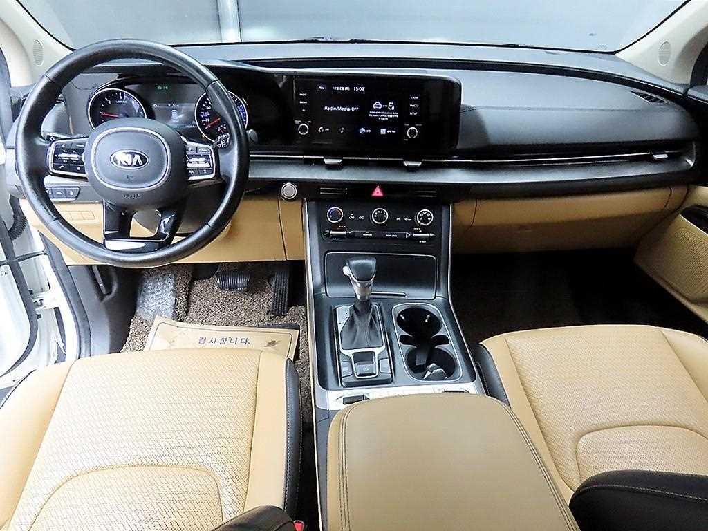 KIA Carnival - Vista 7