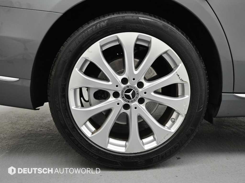 Mercedes Benz E class - Vista 5