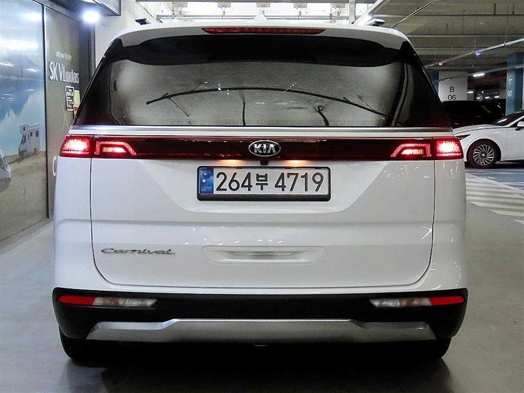 KIA Carnival - Vista 5