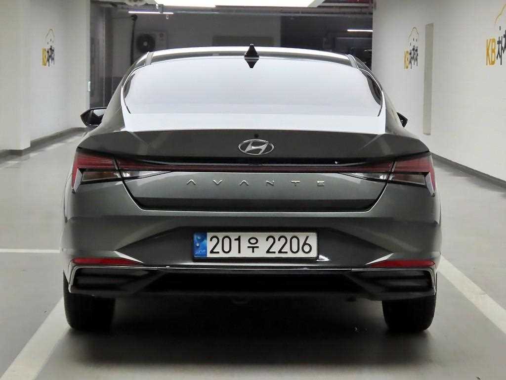 HYUNDAI Avante - Vista 3