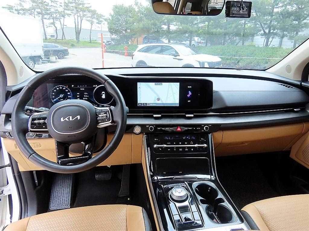 KIA Carnival - Vista 8
