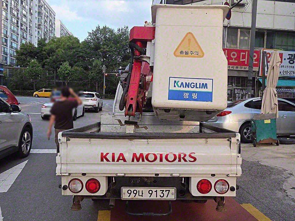 Small Truck Complaint (complaint vehicle) - Vista 4