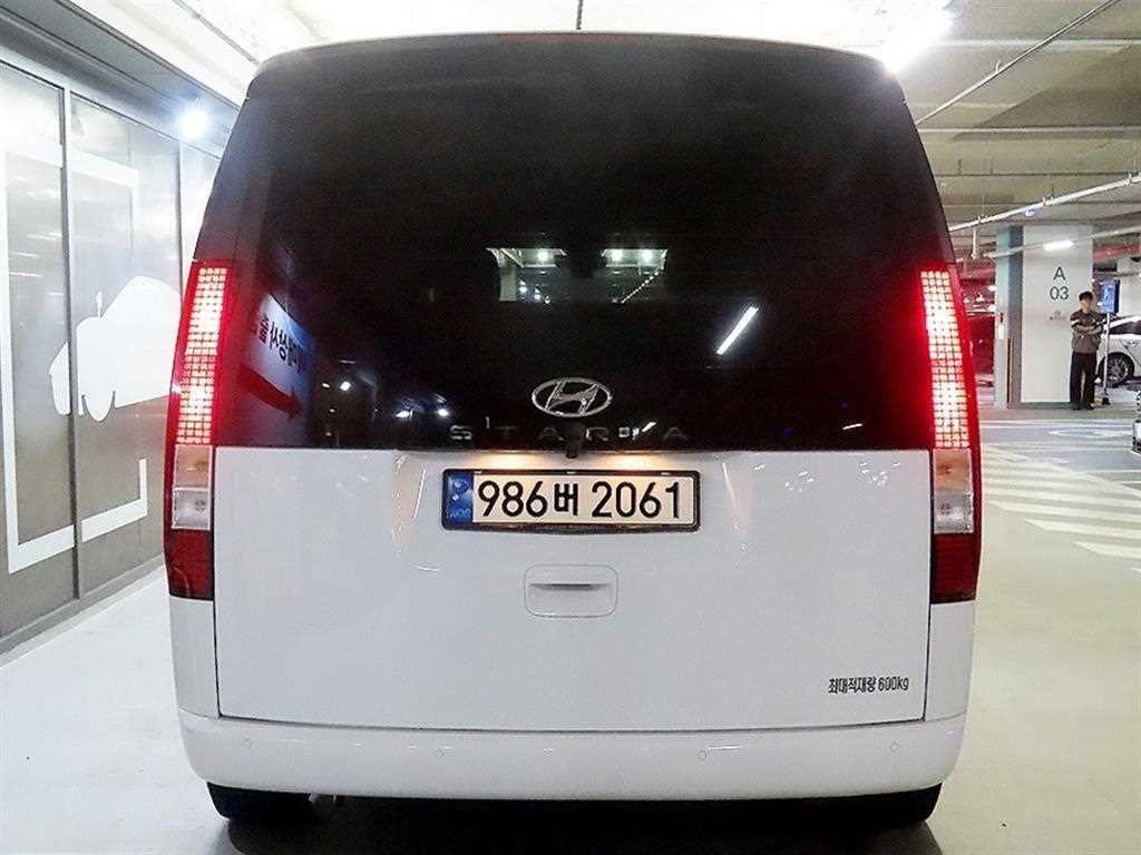 HYUNDAI Staria - Vista 10