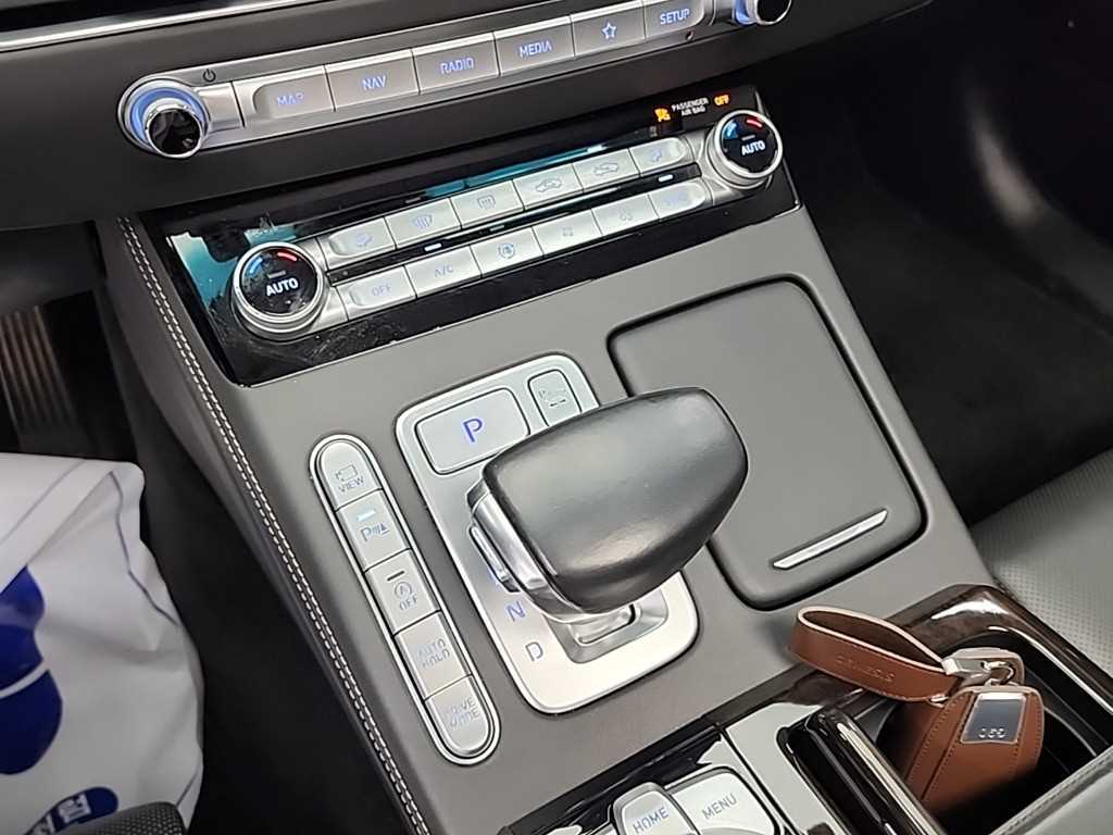 Genesis G90 - Vista 8