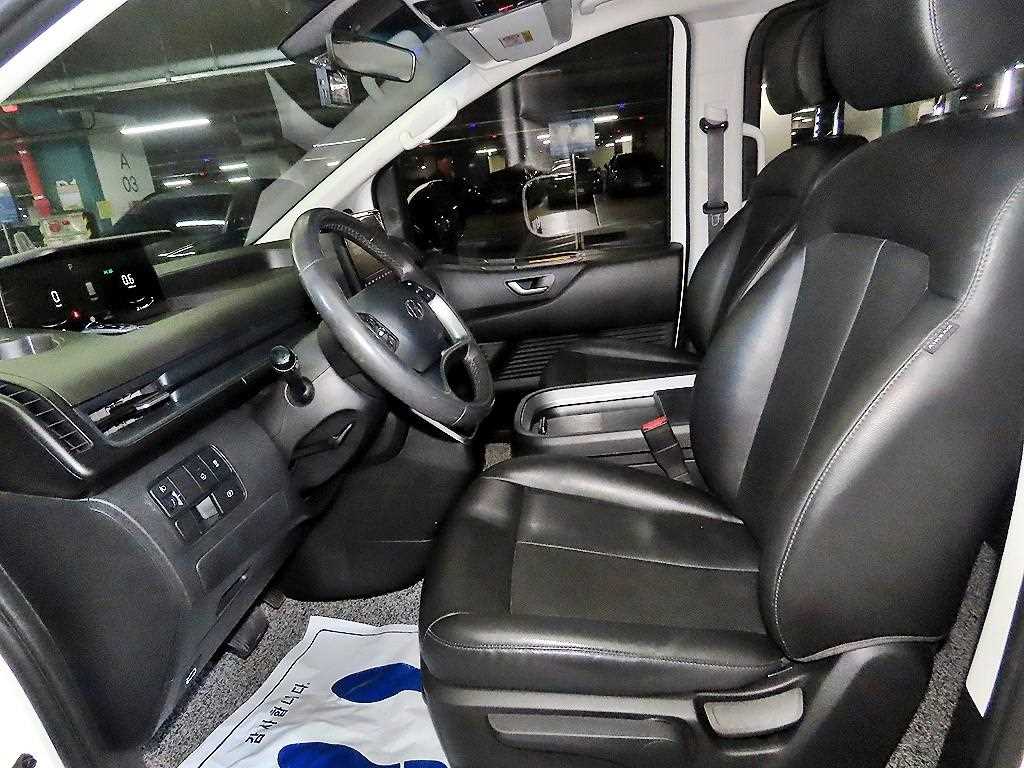 HYUNDAI Staria - Vista 11