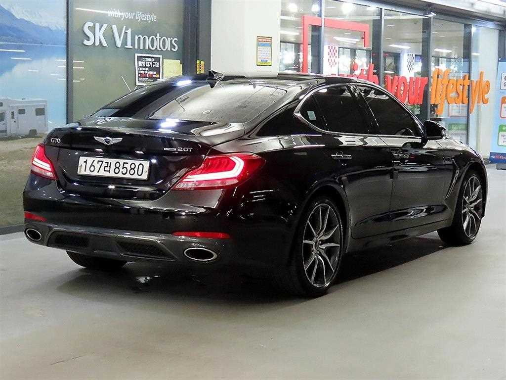 Genesis G70 - Vista 4