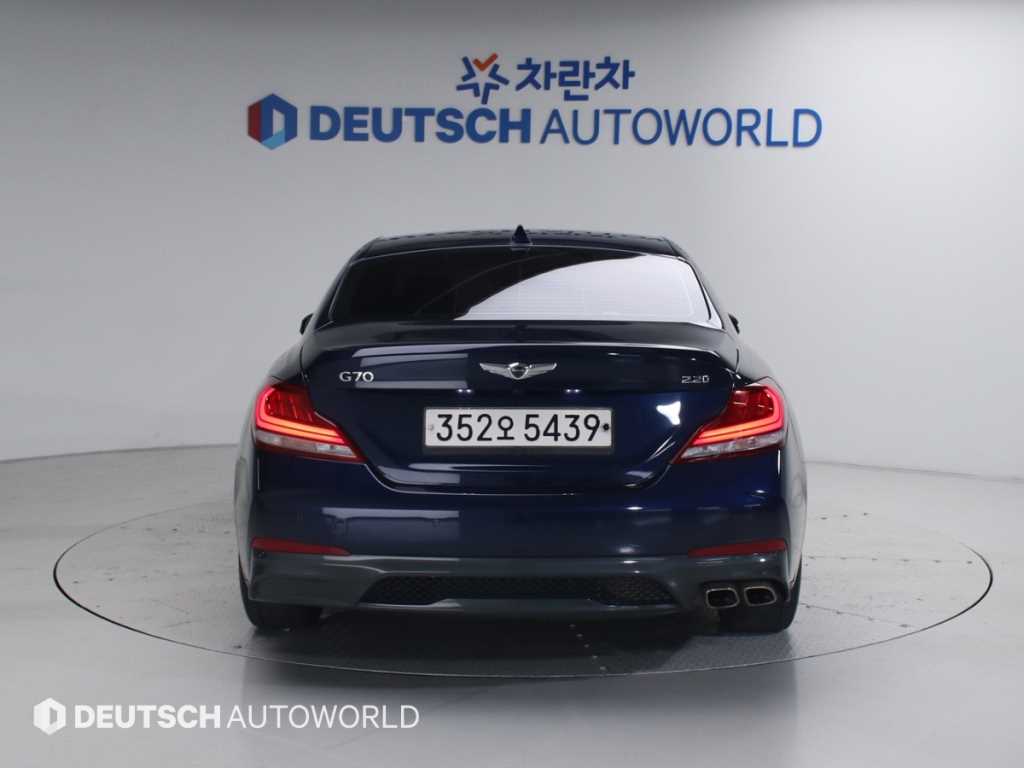 Genesis G70 - Vista 5