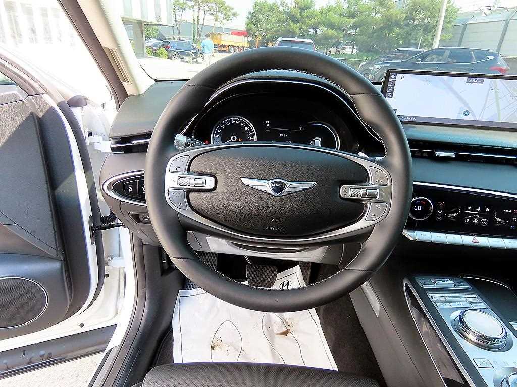 Genesis GV70 - Vista 8