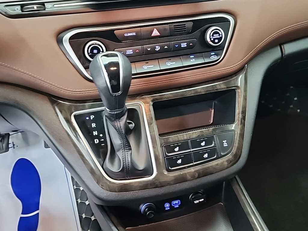 HYUNDAI Starex - Vista 8