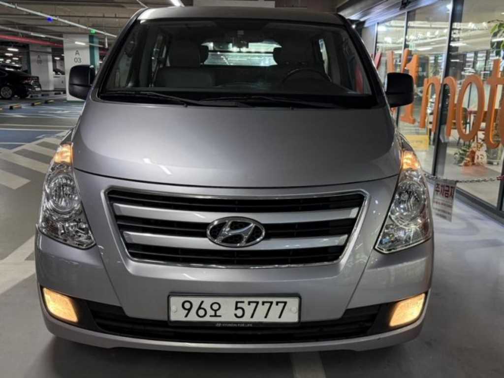 HYUNDAI Starex - Vista 2