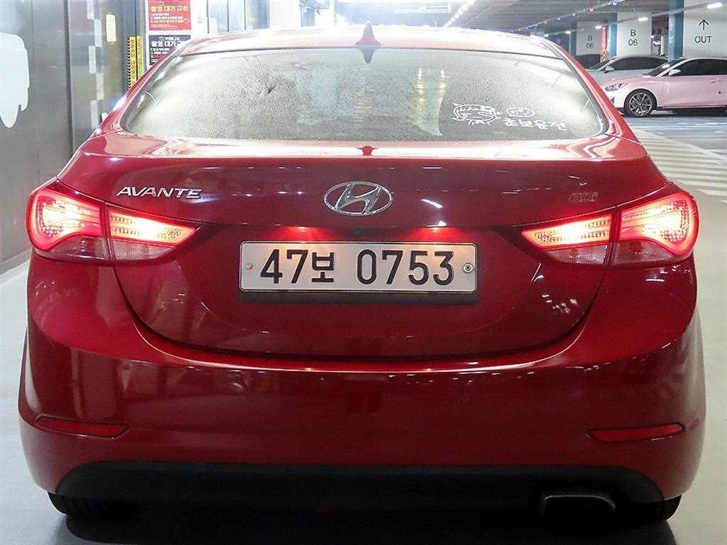 HYUNDAI Avante - Vista 5