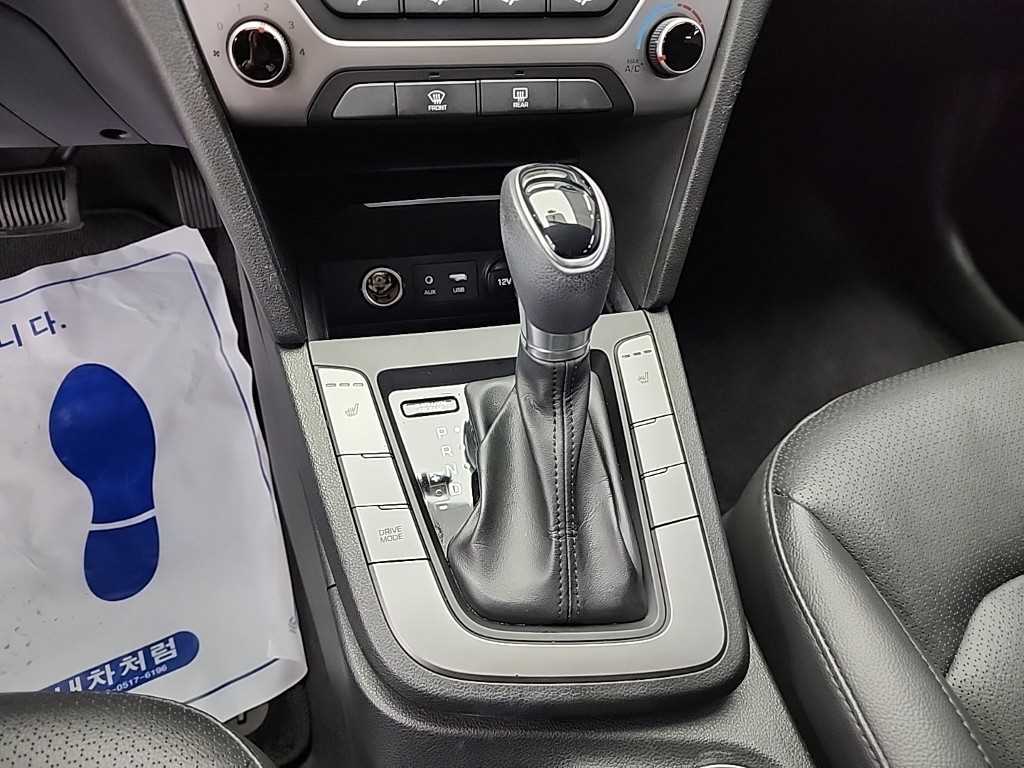 HYUNDAI Avante - Vista 8