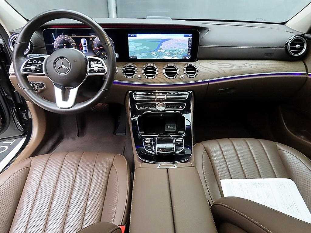 Mercedes Benz E class - Vista 7