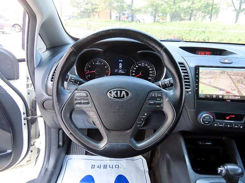 KIA K3 - Vista 8