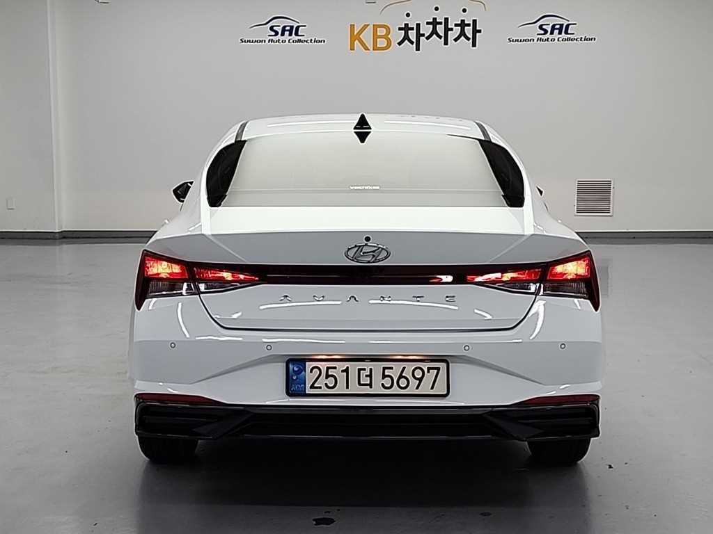 HYUNDAI Avante - Vista 3