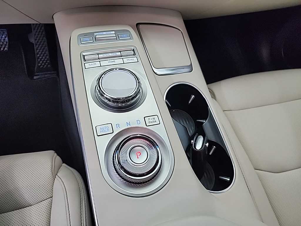 Genesis GV70 - Vista 8