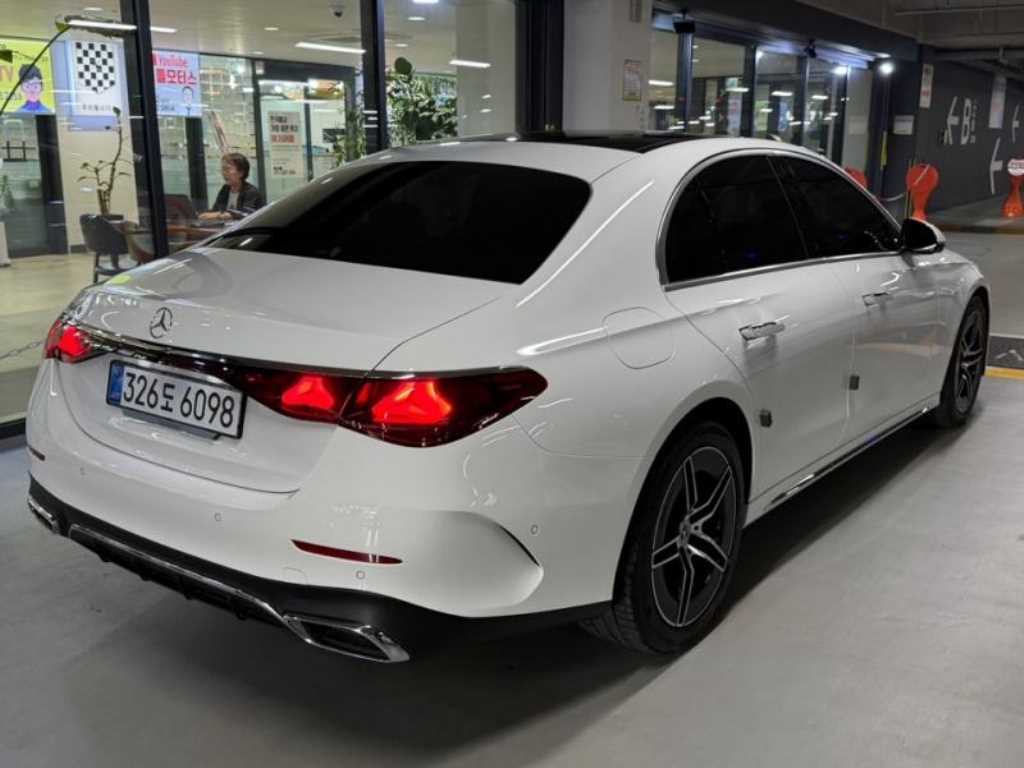 Mercedes Benz E class - Vista 4