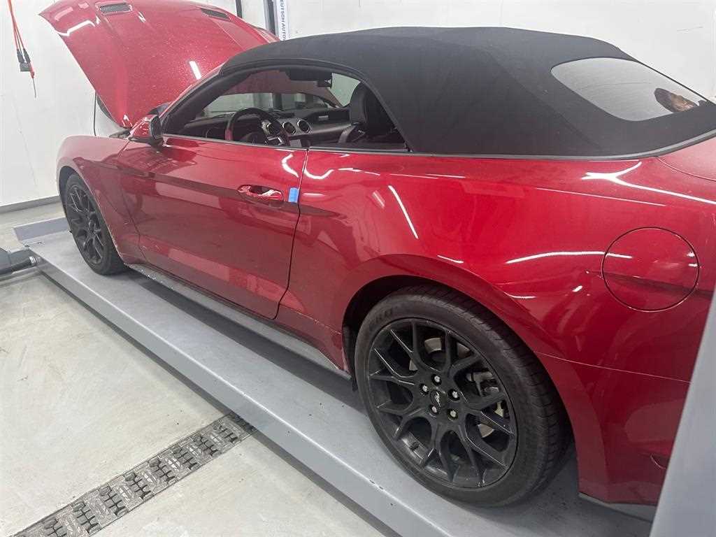 Ford Mustang - Vista 3