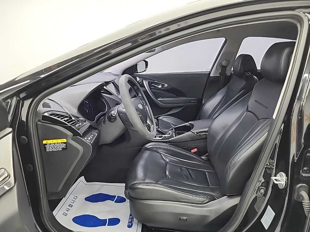 HYUNDAI Grandeur - Vista 11