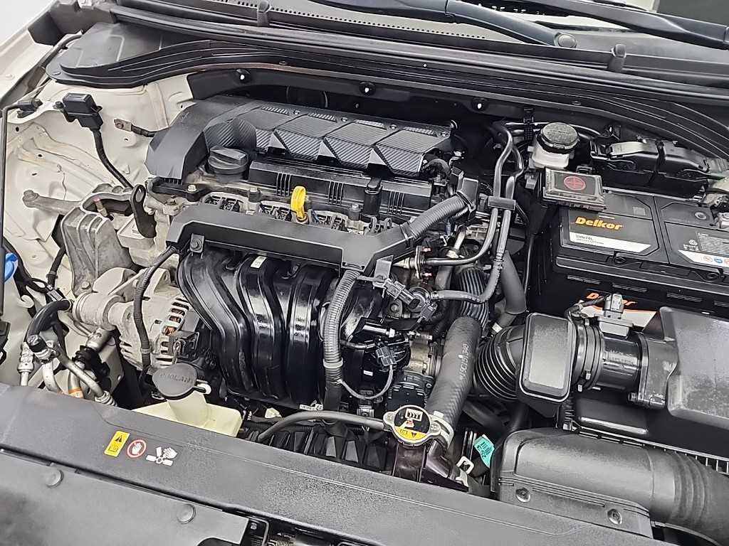 HYUNDAI Avante - Vista 5