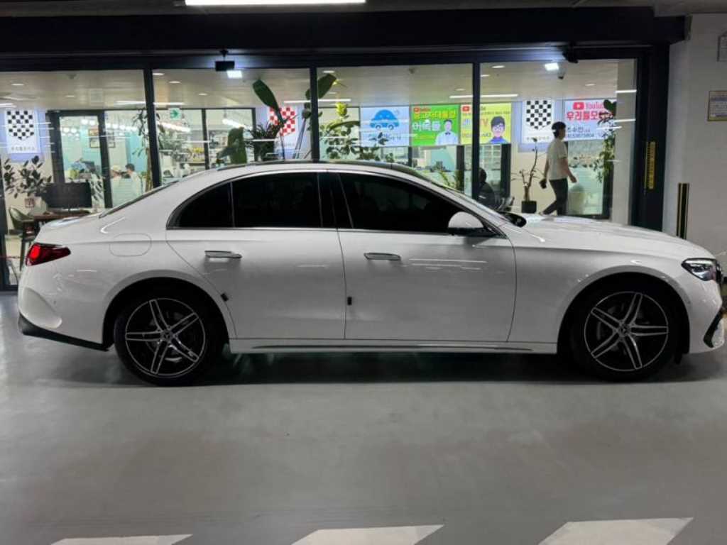 Mercedes Benz E class - Vista 3