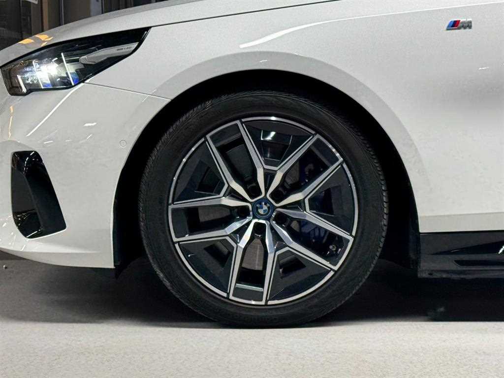 BMW i5 - Vista 5